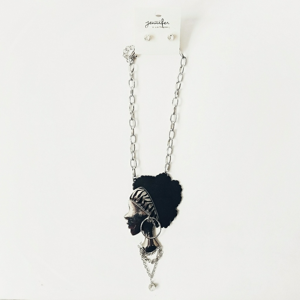 New Shilouette Pendant Curb Link Necklace